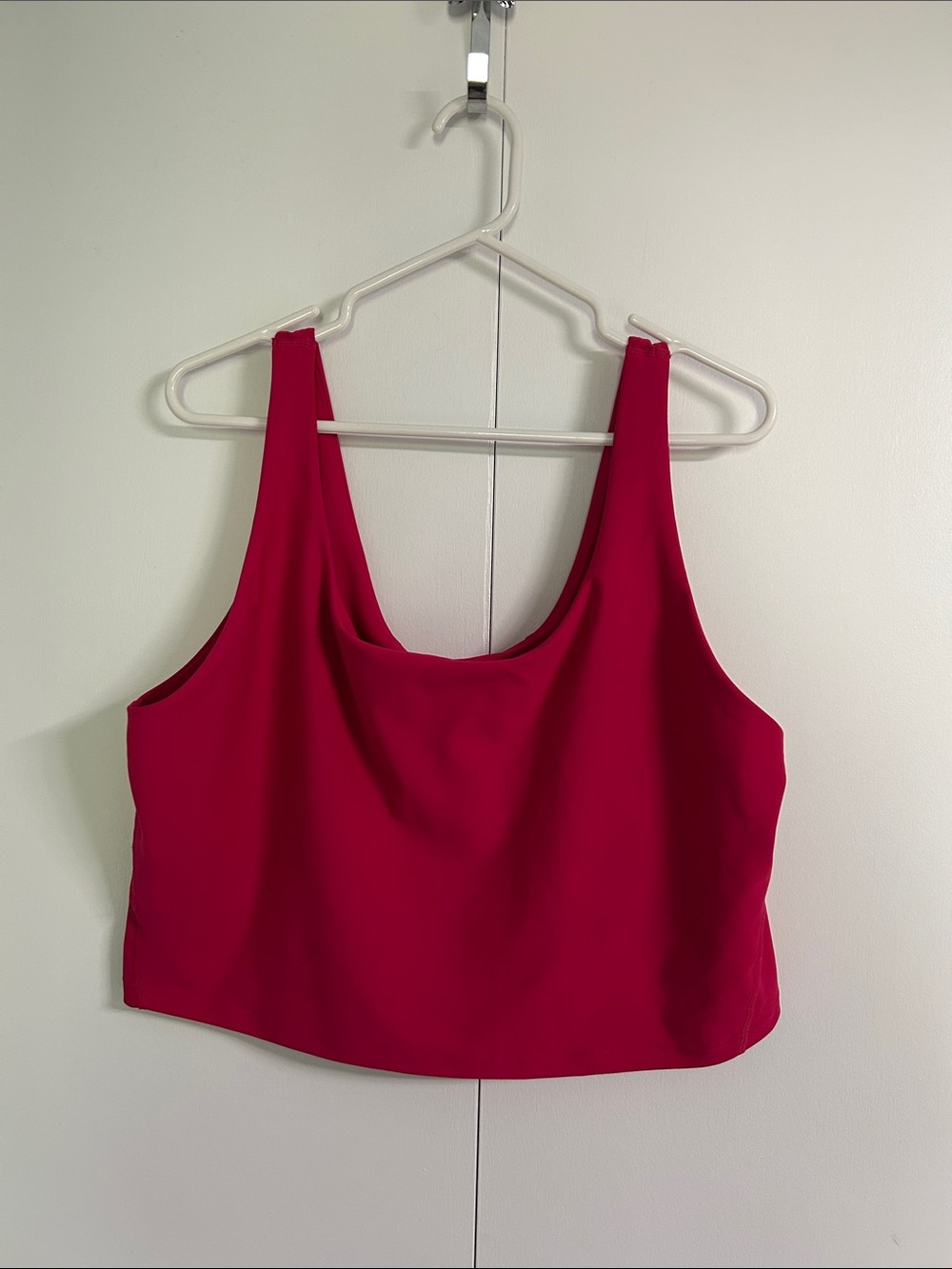 Old Navy Women's Fuchsia Scoop Neck Active Wear Crop Tank Top With Built-In Bra